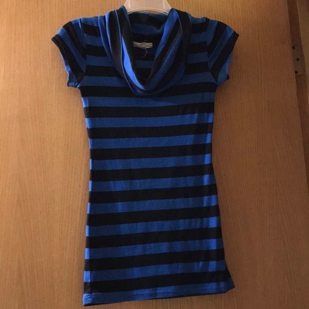 Derek Heart Blue Black long T Shirt Small